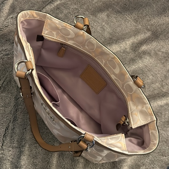 Coach NWOT East/West Signature Gallery Bag - Picture 10 of 17